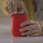 alt promocional publicitario mug T575 rojo contexto 2